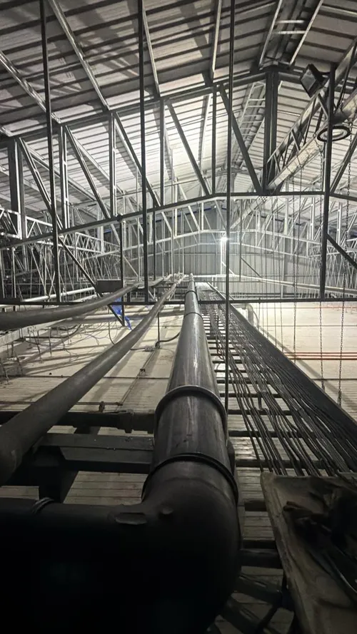 Tuberías HDPE de gran diámetro en nave industrial